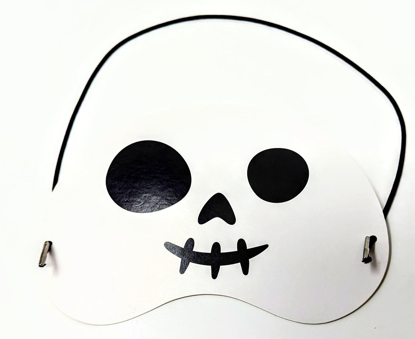 Pin the Nose on the Skeleton – Halloween Party Game for Kids – Poster, Blindfold & Stickers