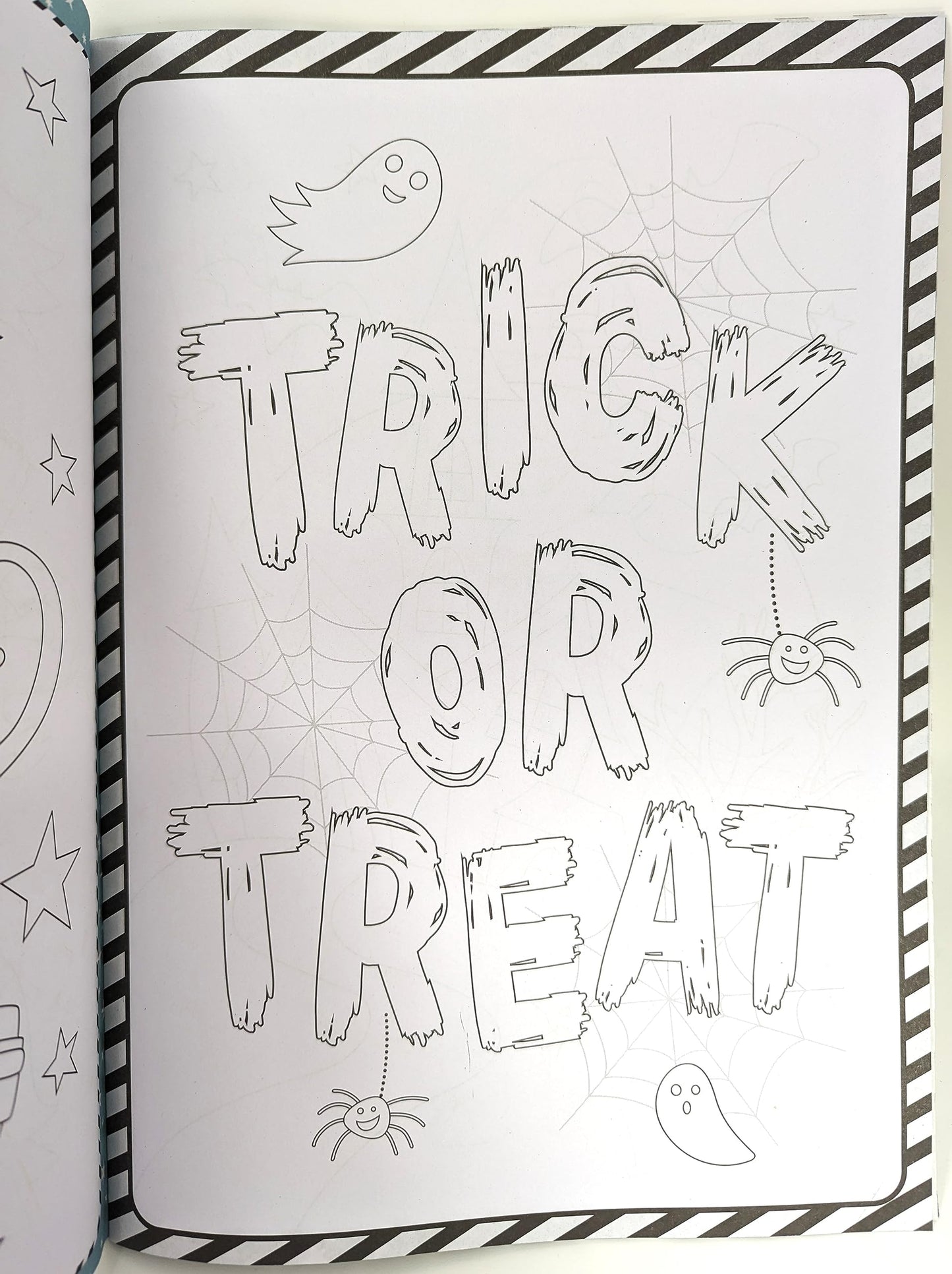 🎃 Halloween Colouring Book – 24 Pages with 4 Metallic Foil Designs – Pumpkins, Witches, Ghosts & Bats